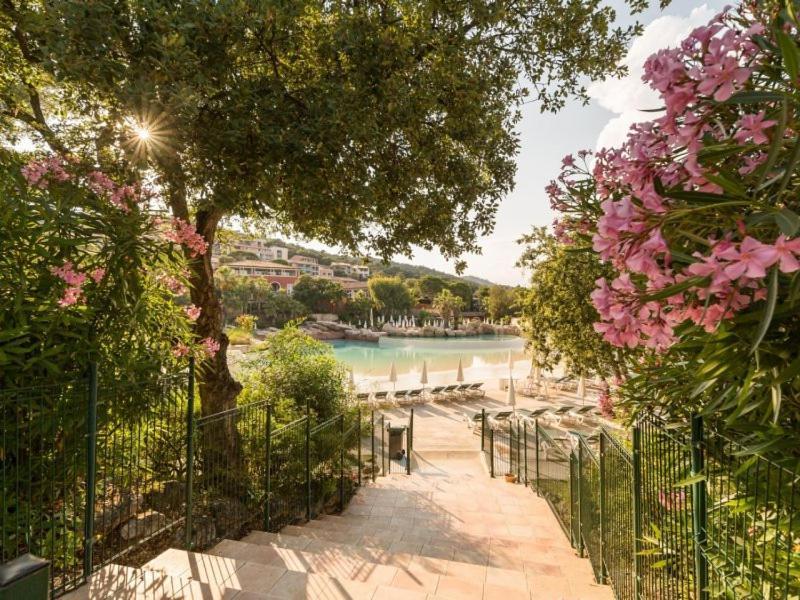 Les Restanques Maison Du Lac 4 Chambres Grimaud Bagian luar foto
